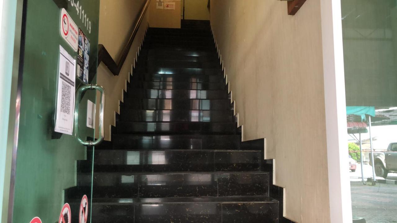 Super Oyo 90668 Joy Inn Miri Kültér fotó