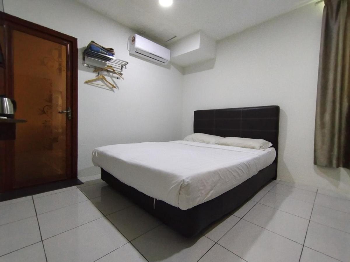 Super Oyo 90668 Joy Inn Miri Kültér fotó